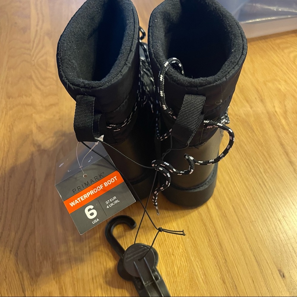 Waterproof boots - Picture 3 of 3